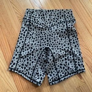 Balance Athletica ascend rider short - midnight snow leopard